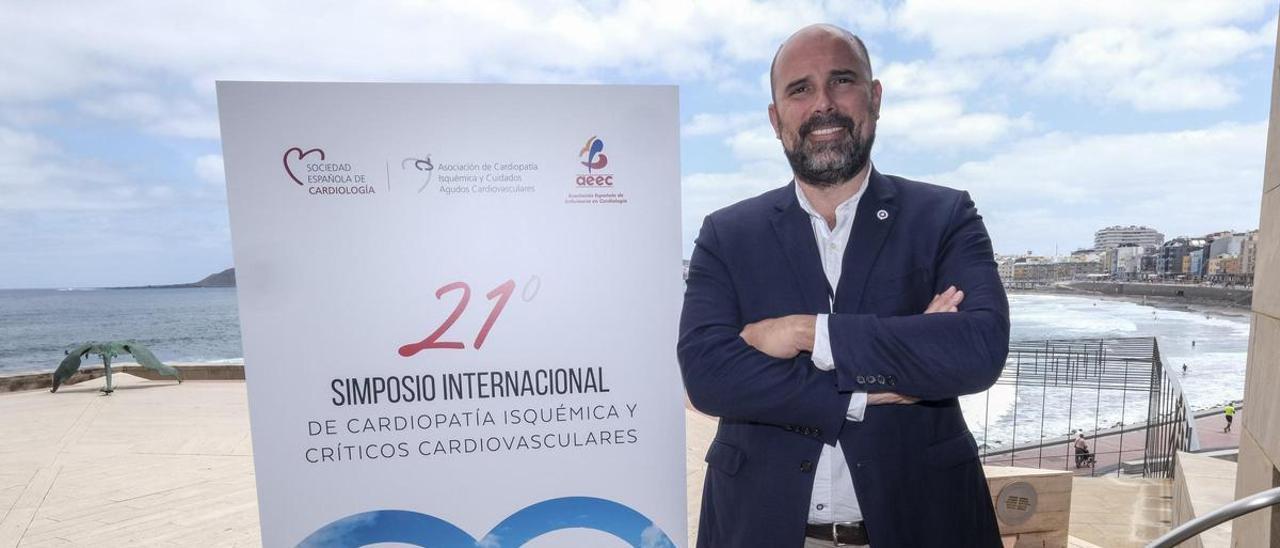 El doctor Pablo Jorge Pérez, ayer, durante la celebración del simposio en el Palacio de Congresos de Canarias.