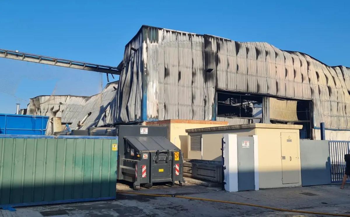Estado en que ha quedado la planta de tratamiento y reciclaje de plástico en Riba-roja.