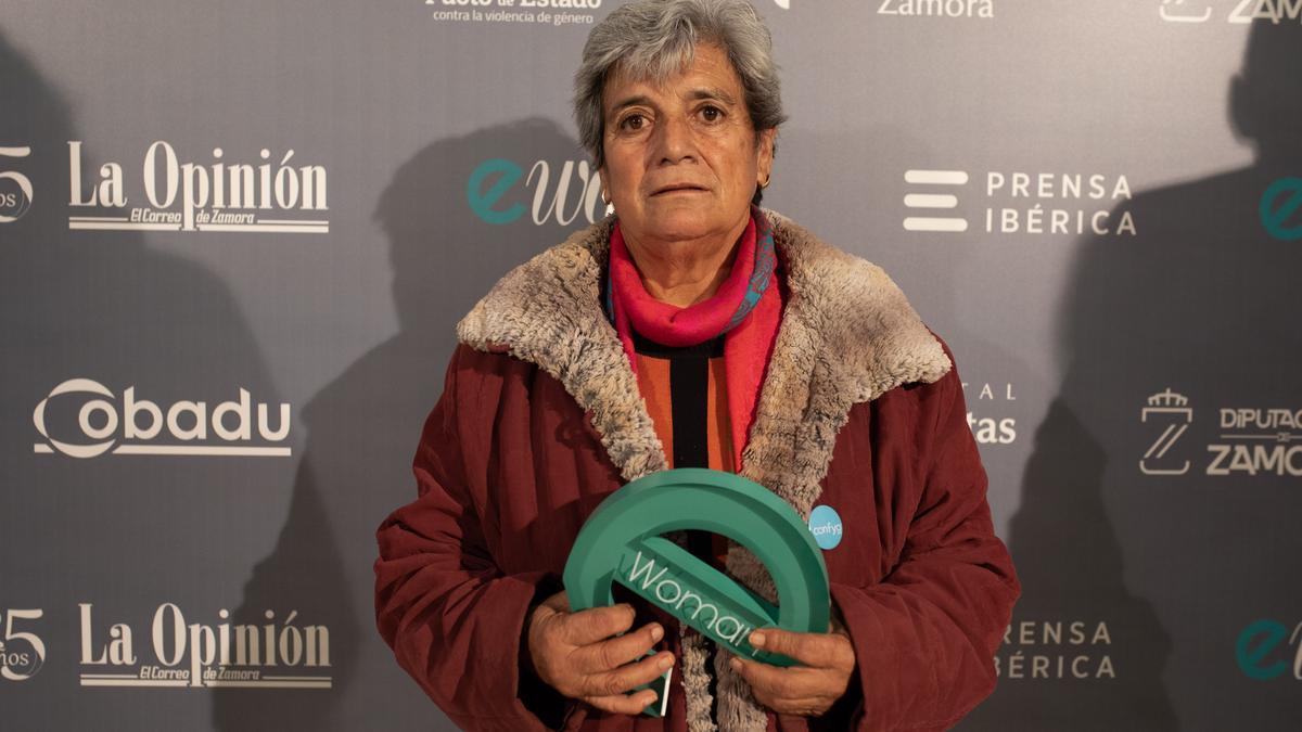 Paulina Gallego posa con su premio.