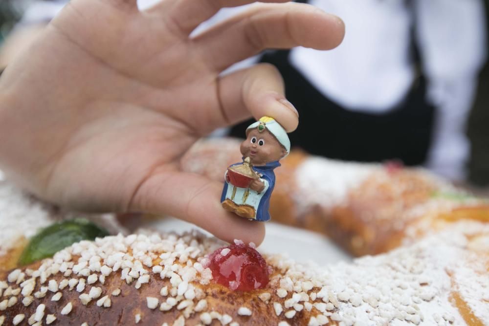 Así se elabora el roscón de Reyes en Busto