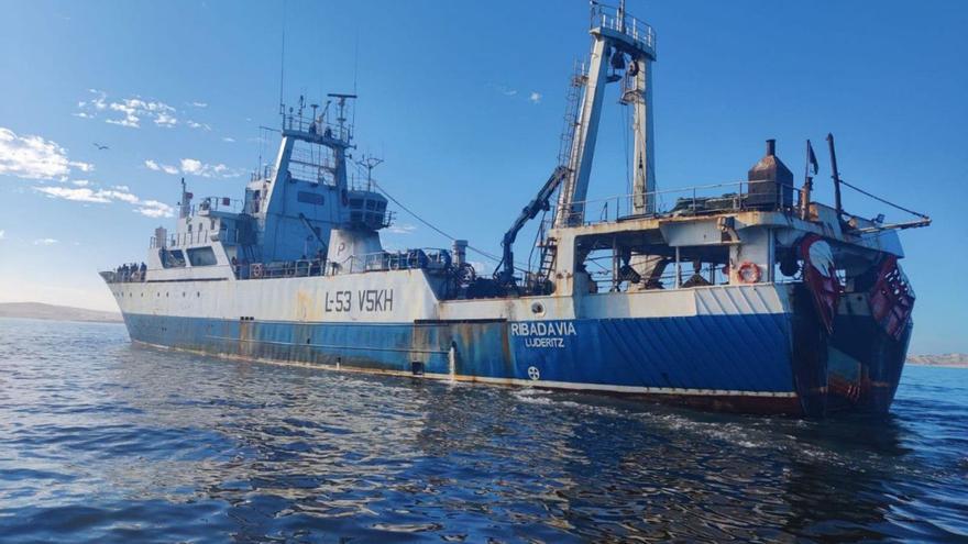 Arrastrero congelador “Ribadavia”, con matrícula de Lüderitz.