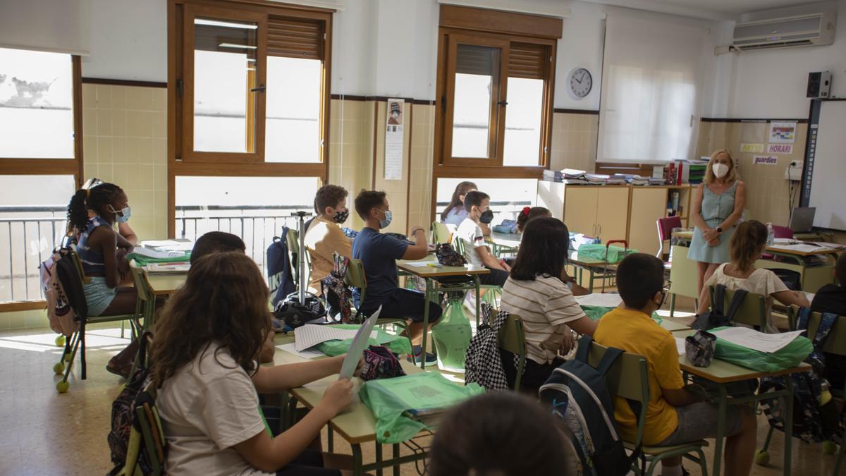 Imagen de archivo de un aula