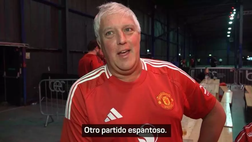 ?Los aficionados del Manchester United furiosos tras la derrota en la final!