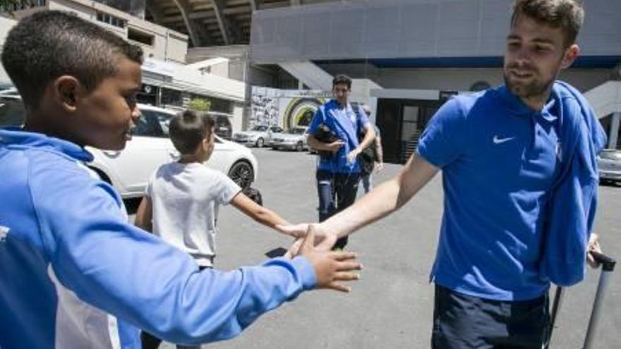 Los canteranos Iván Buigues y Álex Muñoz, antes de un viaje con el Hércules.