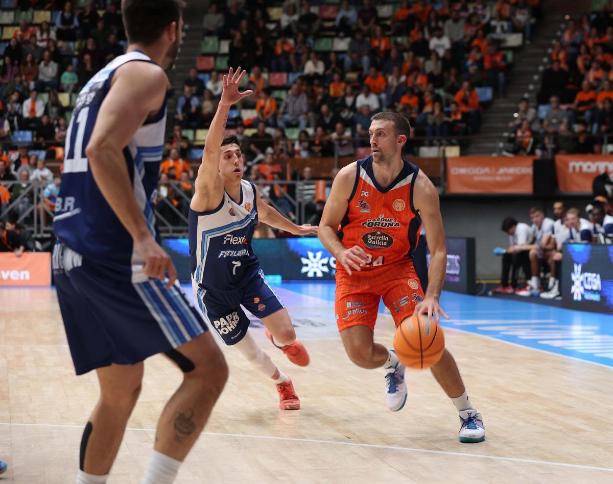 Joe Cremo, en un lance de un partido de esta temporada en el Coliseum.