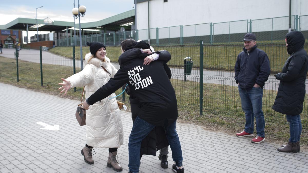 Recibimiento a personas llegadas desde Ucrania en Medyka, Polonia