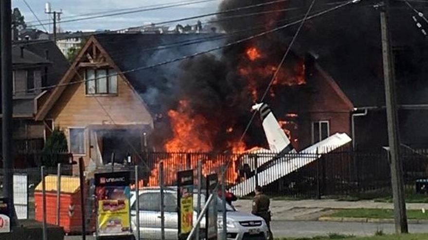 Una avioneta se estrella contra una casa en Chile y hay seis muertos