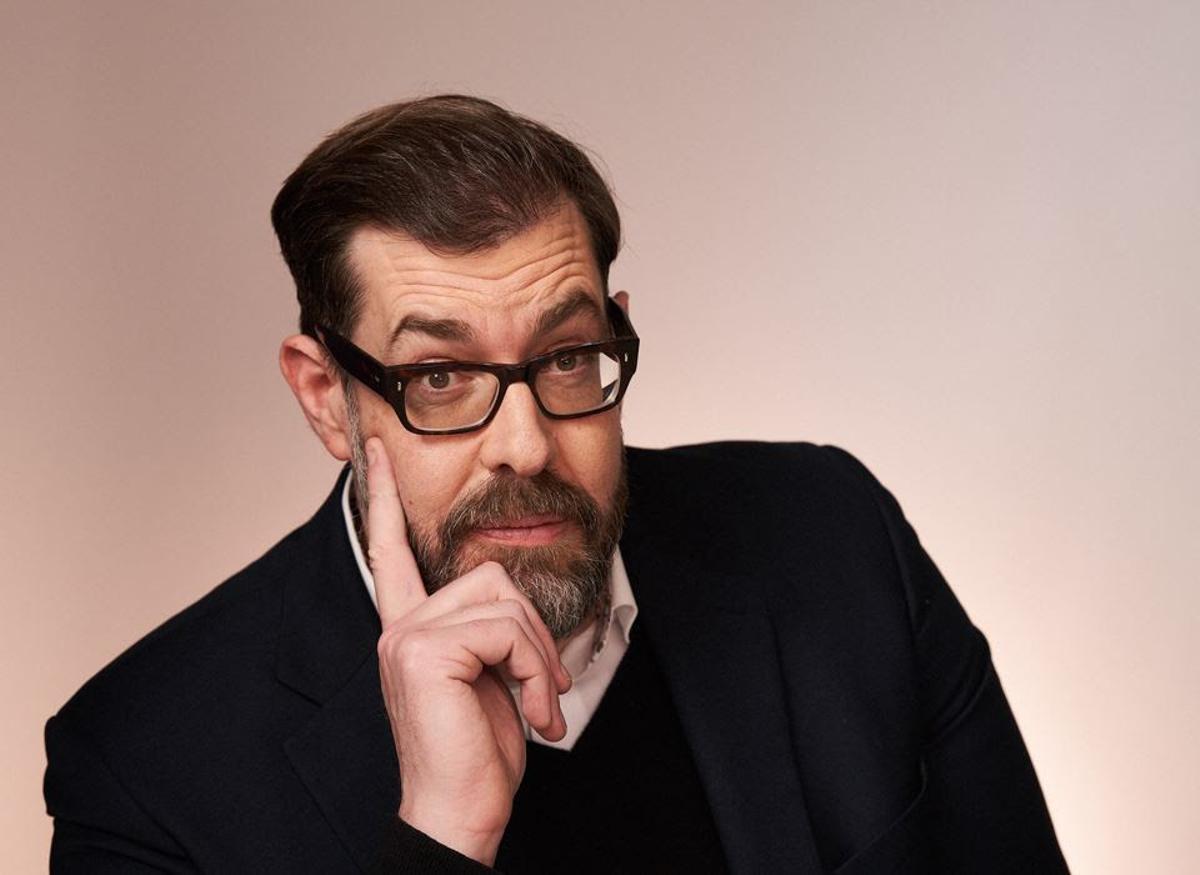 El cómico y presentador Richard Osman, autor de 'El club del crimen de los jueves'.