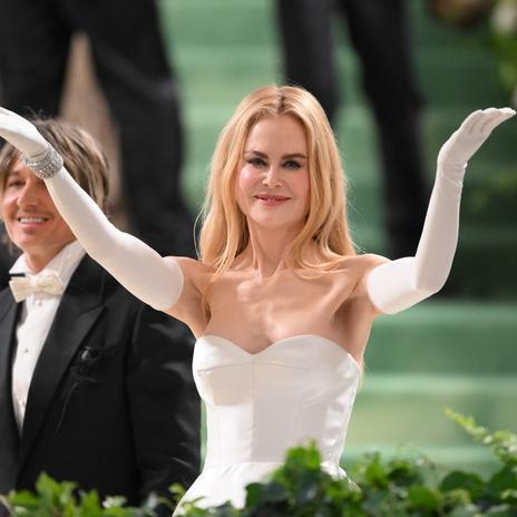 Nicole Kidman rinde homenaje a la cultura española en la Gala MET 2024 con un vestido icónico de Balenciaga