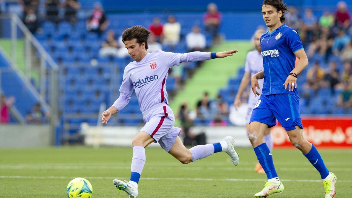 Linares - FC Barcelona | Riqui Puig no estuvo acertado a portería: Intentó una volea pero el balón terminó en las nubes