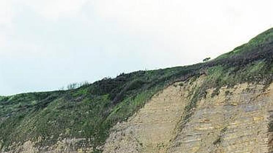 Emisario que vierte al mar, desde Peñarrubia, las aguas residuales del Este.