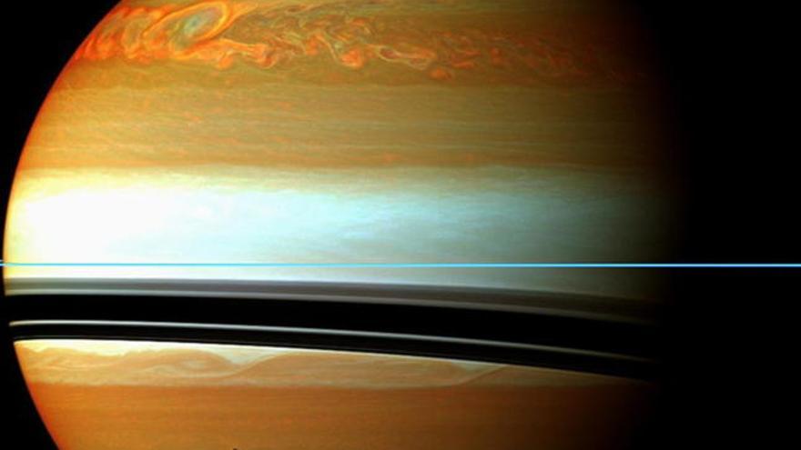 Imagen tomada por la sonda Cassini de una tormenta gigante en el norte de Saturno.