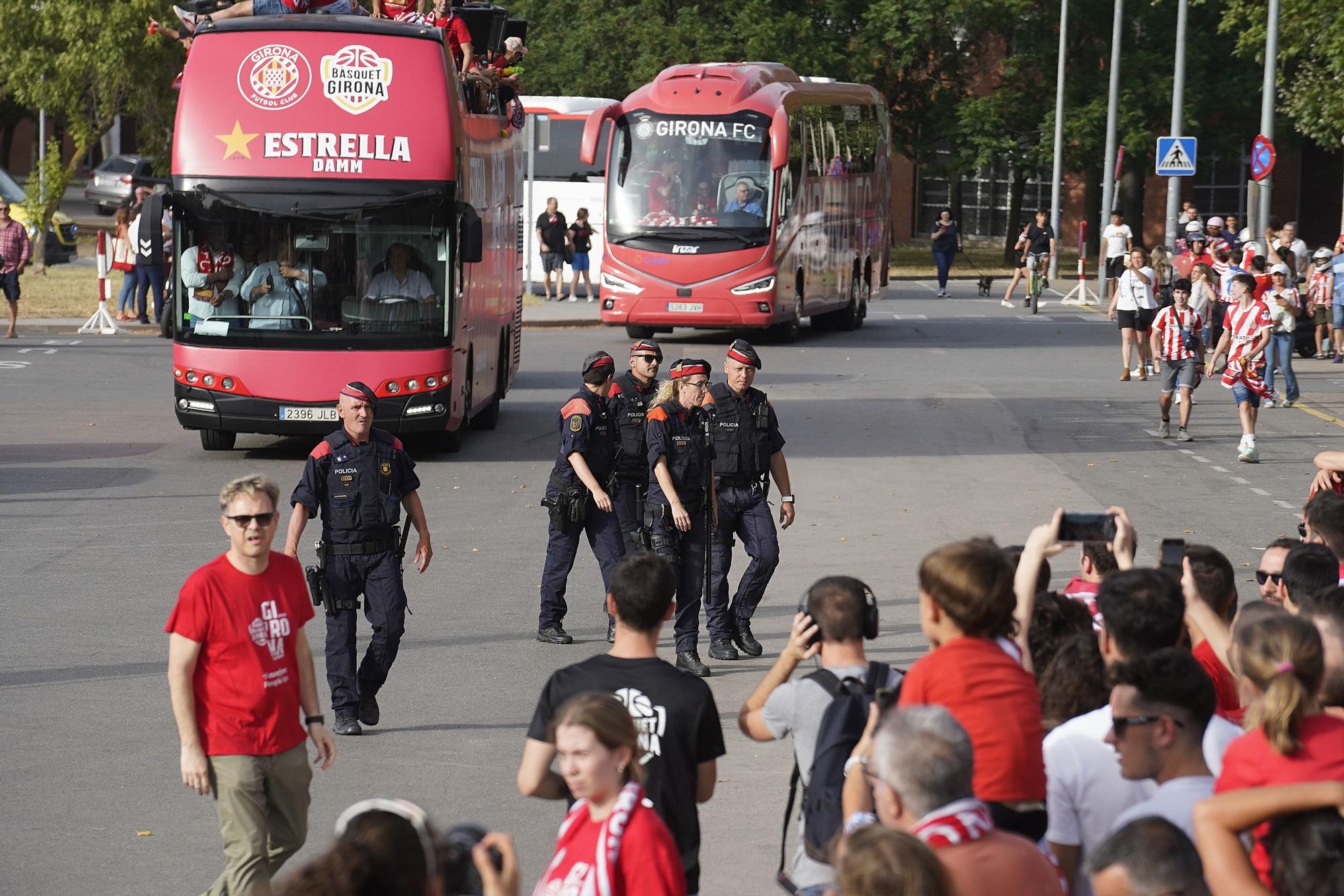 Les millors imatges de la rua de celebració del Girona i el Bàsquet Girona