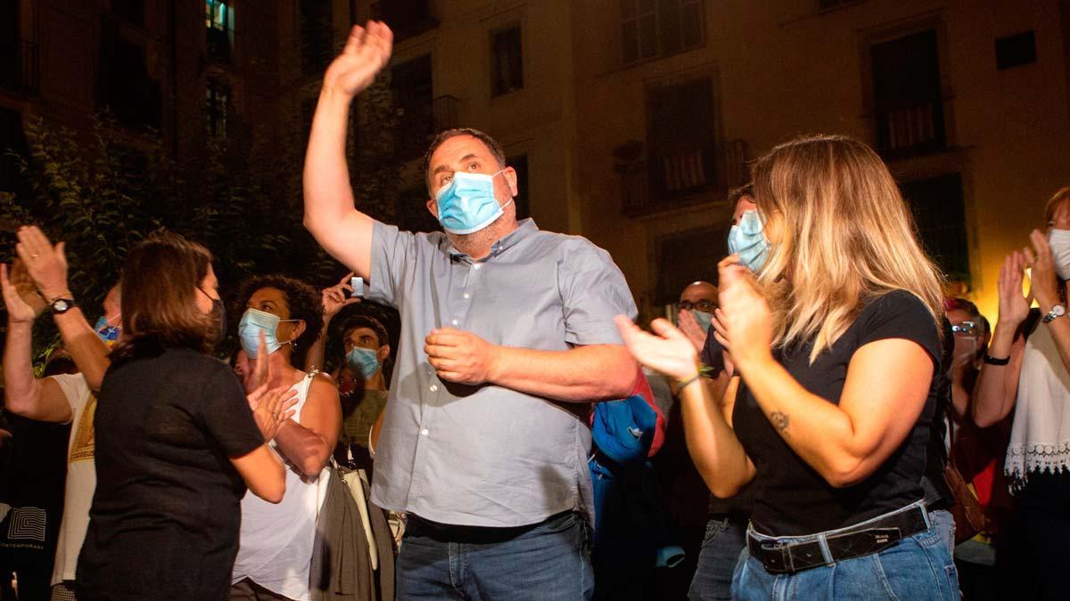 Abucheos de independentistas a Junqueras en la ofrenda en el Fossar de les Moreres de Barcelona