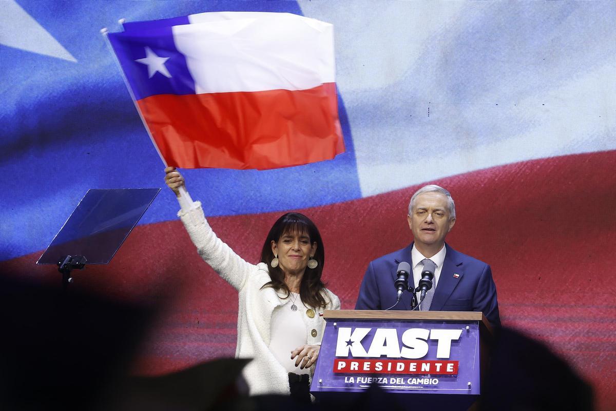 Tendència global, seguretat, immigració…: Cinc claus per entendre la victòria de l’ultra Kast en les eleccions de Xile