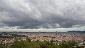 Nubes amenazadoras sobre Barcelona, el 26 de marzo del 2024