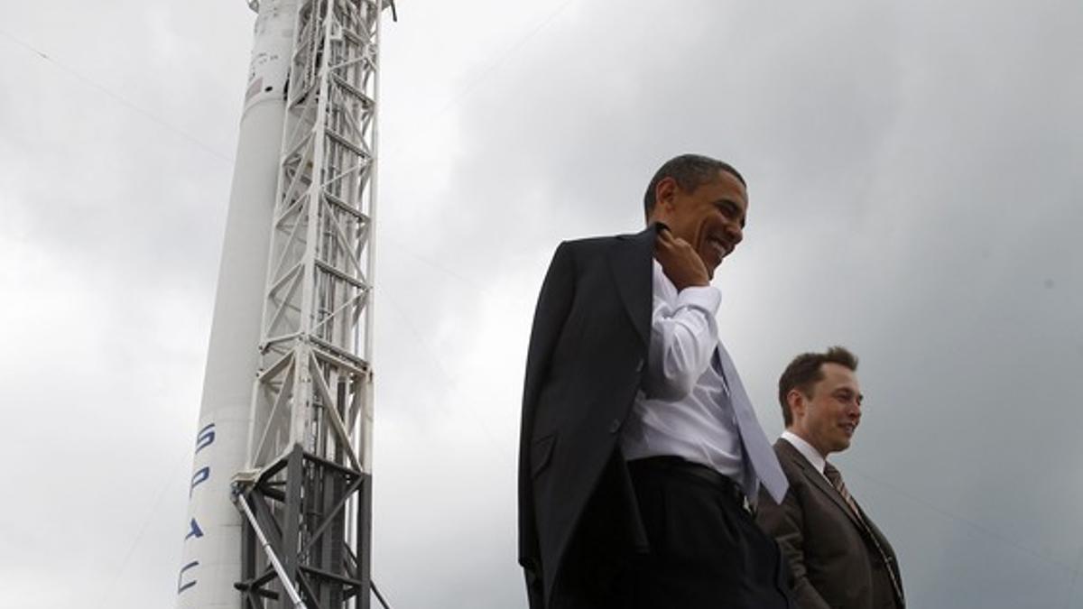 Elon Musk con Barack Obama en Cabo Cañaveral en el 2010.