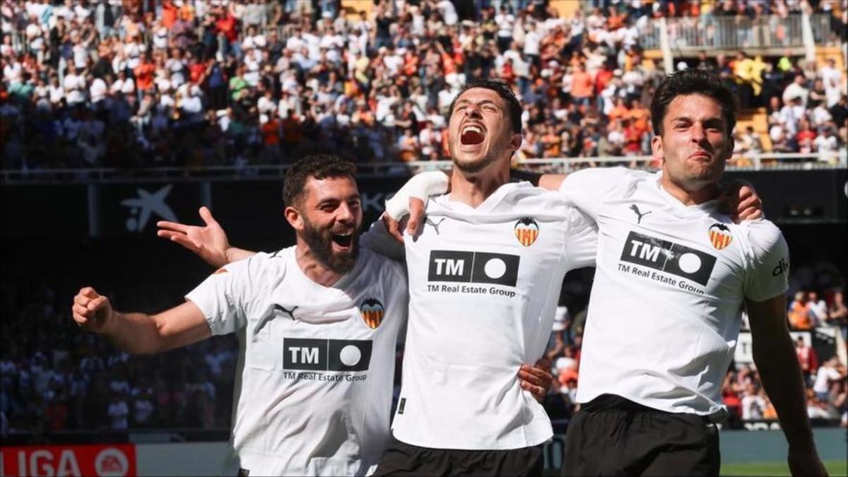 Guido Rodríguez, de prioritari a imprescindible per al València CF: així està l’operació 6
