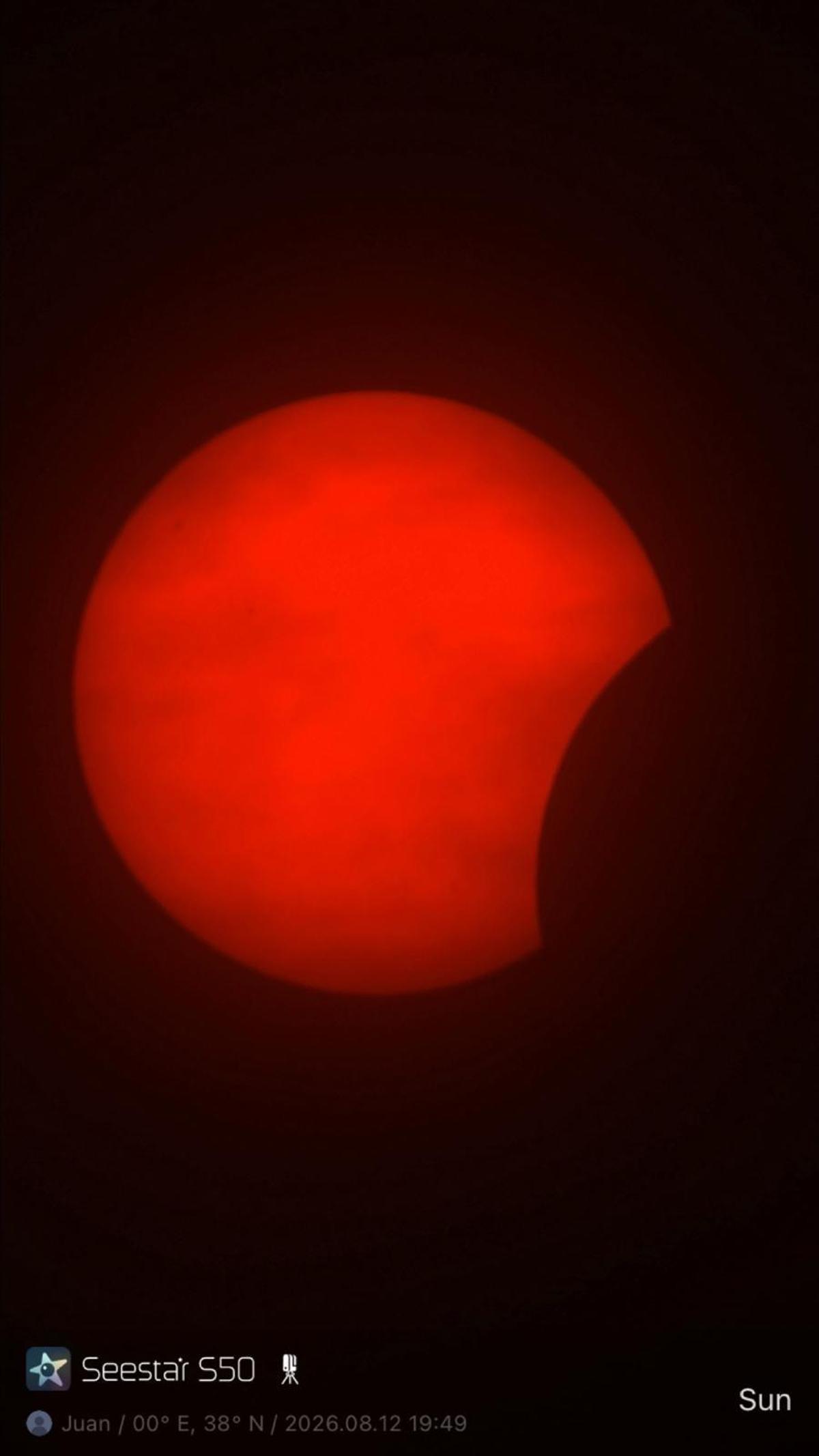 Un eclipse celestial: así se vio desde la torre de la iglesia gótica de Sant Bertomeu de Xàbia