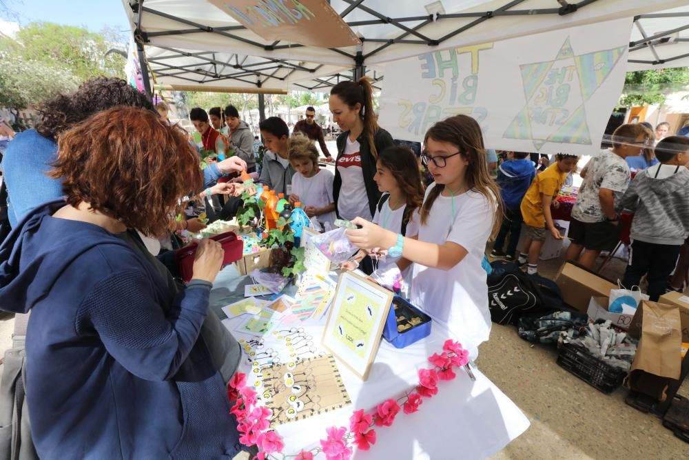 Doce centros educativos de Ibiza y Formentera mostraron ayer sus proyectos en una actividad impulsada por el IDI, en apoyo al emprendimiento juvenil