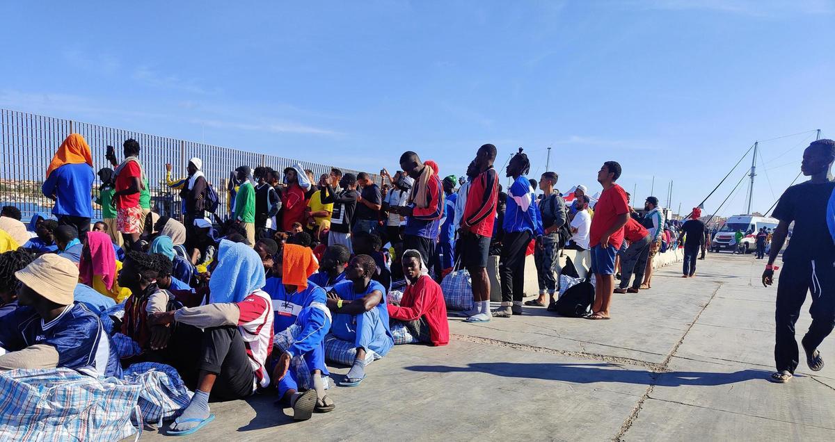 Lampedusa, colapsada tras la llegada de 6.000 inmigrantes en 24 horas.