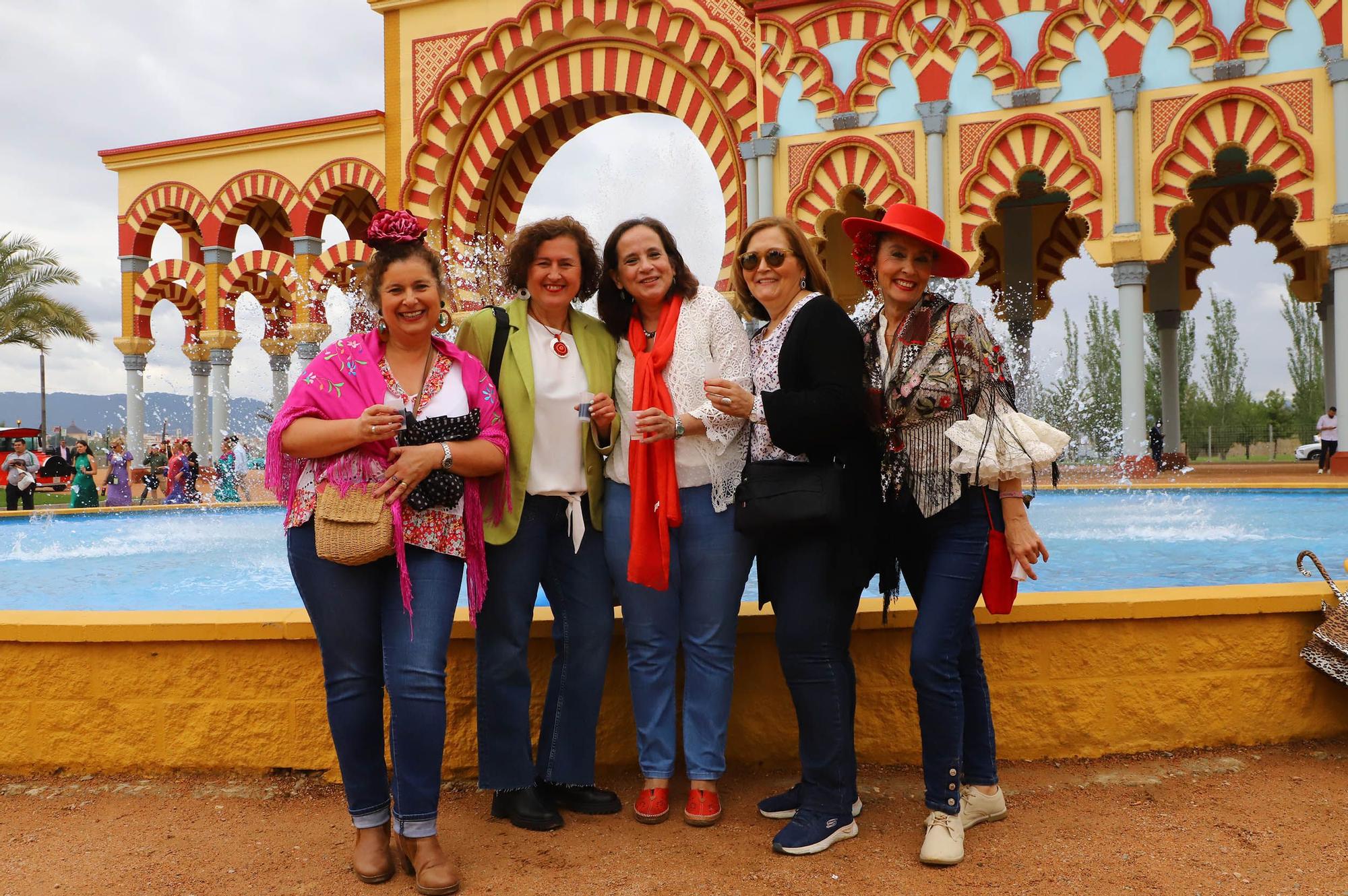 Amigos y familiares en El Arenal el martes de Feria