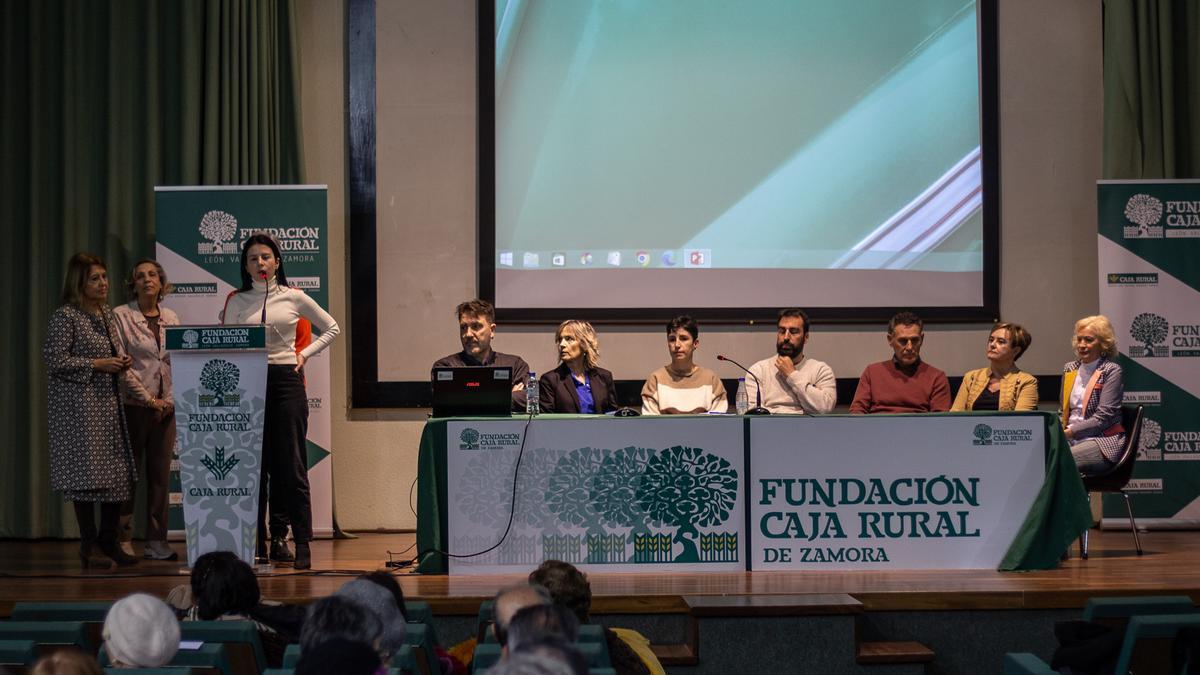 Jornadas de tratamientos innovadores de Azayca, en el Colegio Universitario, dentro de Infosalud de Caja Rural de Zamora