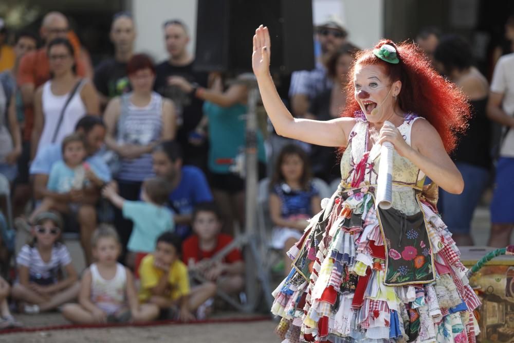 Fira del Circ al carrer de la Bisbal d''Empordà