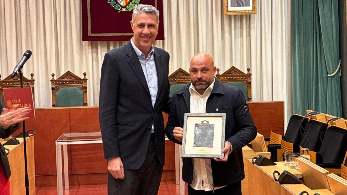 Reconocimiento a Manolo González en el Ayuntamiento de Badalona