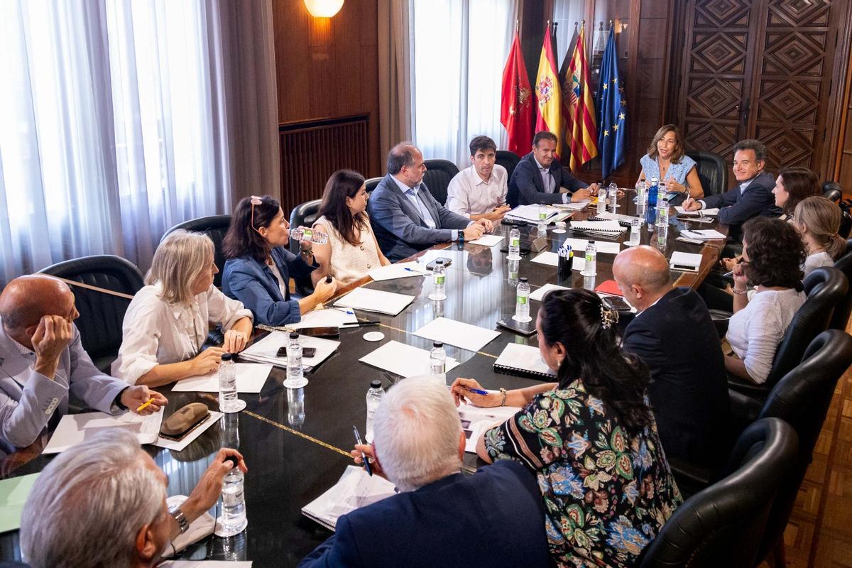 Primera reunión del Gobierno de Zaragoza de Natalia Chueca.