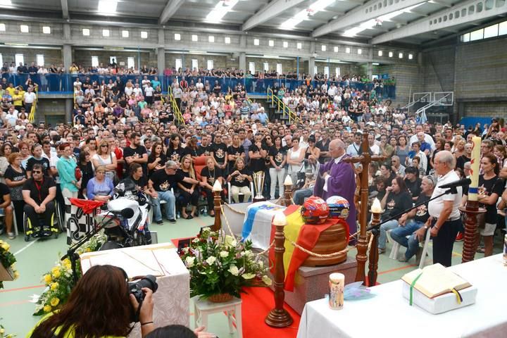 Moaña y el mundo del motor acompañan a Dani Rivas en su funeral