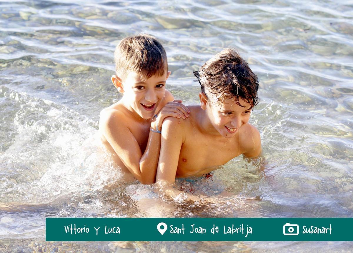 Un calendario benéfico de Ibiza para rendir homenaje a los hermanos de los niños con diversidad funcional