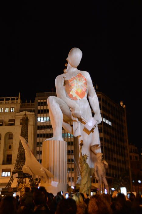 La falla municipal, iluminada