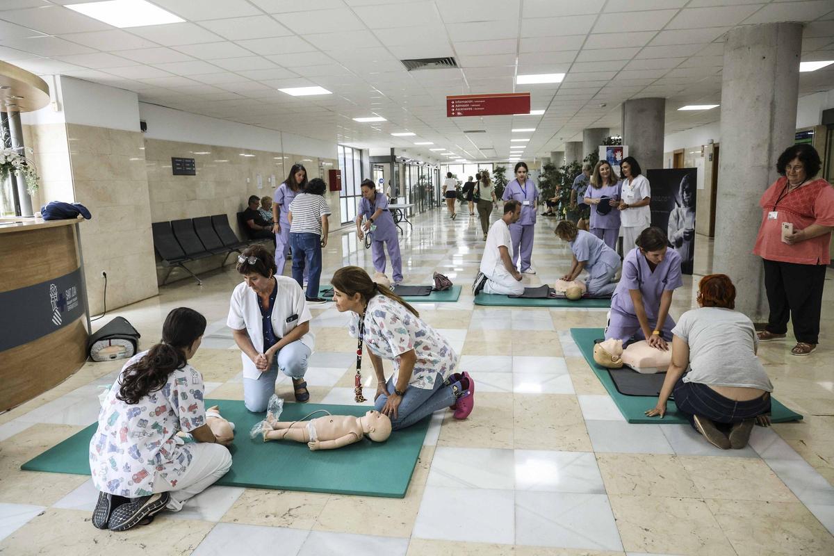 Celebración del Día Mundial del Paro Cardíaco en el Hospital de Sant Joan con un taller de RCP Celebración del Día Mundial del Paro Cardíaco en el Hospital de Sant Joan con un taller de RCP