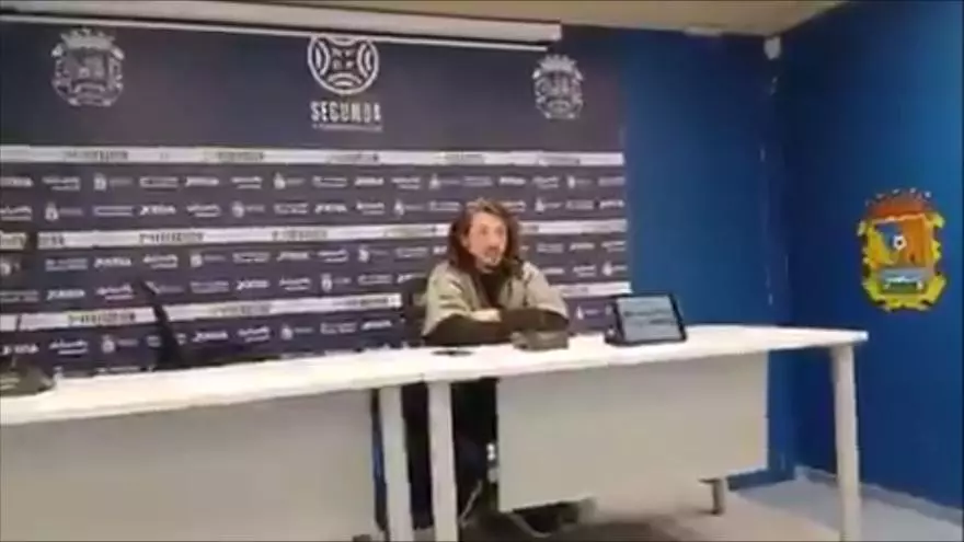 Otro numerito de Javi Poves: ¡Calentada contra sus jugadores!