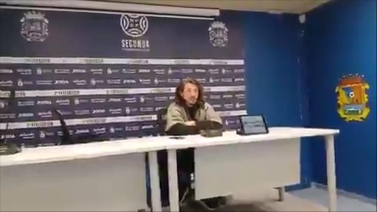 Otro numerito de Javi Poves: ¡Calentada contra sus jugadores!