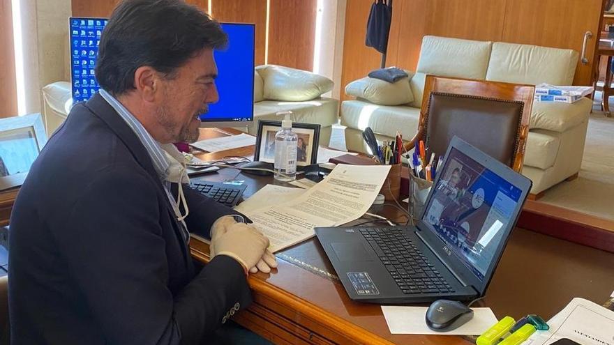 El alcalde, Luis Barcala, durante la comparecencia de prensa, esta mañana