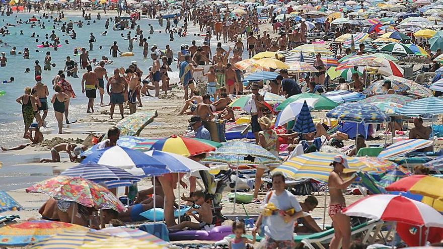 La mayoría de turistas tuvo la percepción de saturación durante su visita a playas.