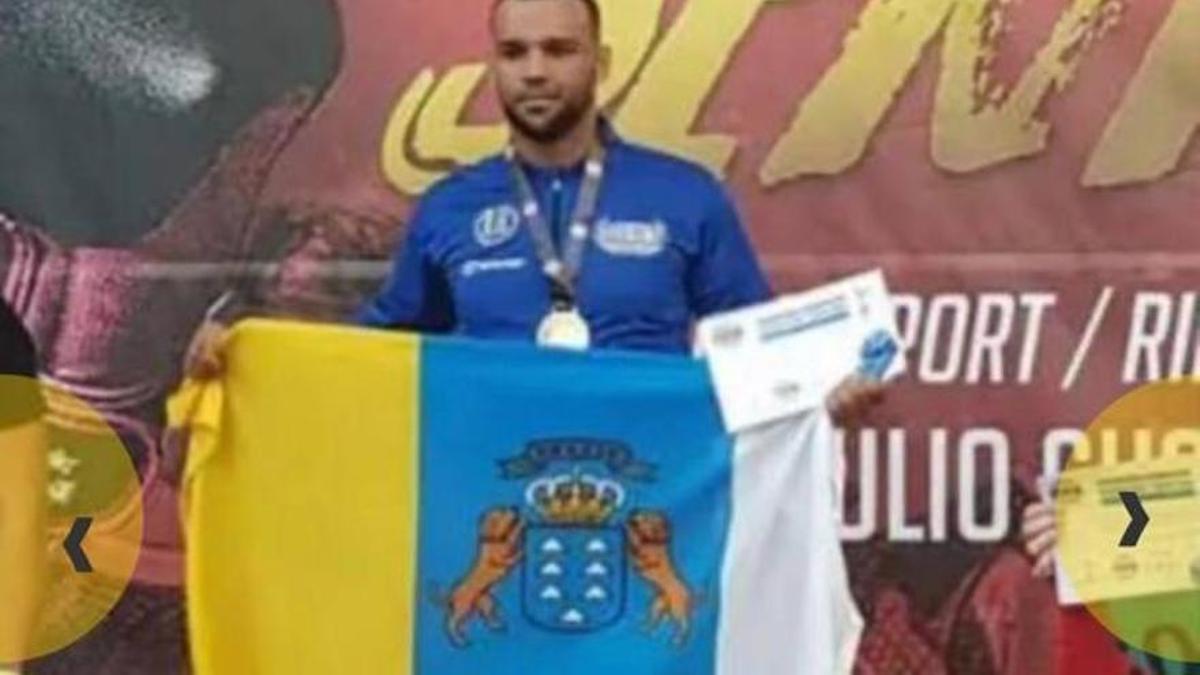 Aomar Abdel Lah Belghazi va ser campió nacional de kickboxing amb la selecció canària