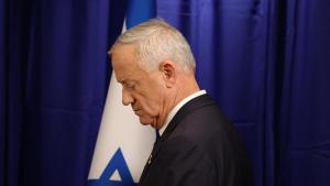 El ex general y ministro del Gabinete de Guerra, Benny Gantz, anuncia su dimisión