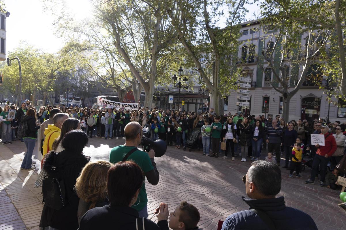 La concentración de apoyo a la huelga educativa en Xàtiva, en imágenes La concentración de apoyo a la huelga educativa en Xàtiva, en imágenes