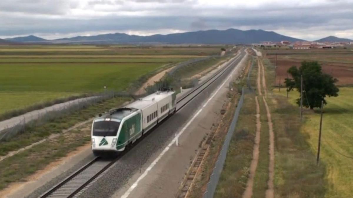 Tren laboratorio de Adif, llamado BT, realizando un trayecto de diagnóstico entre Teruel y Zaragoza. | ADIF