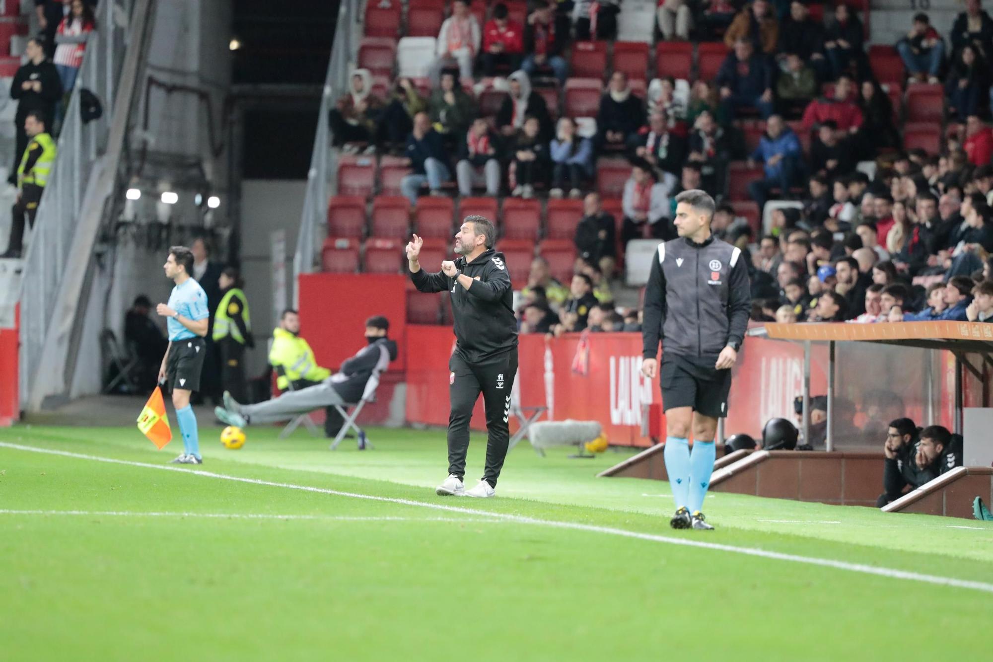 El Eldense cae 2-0 ante el Sporting en El Molinón