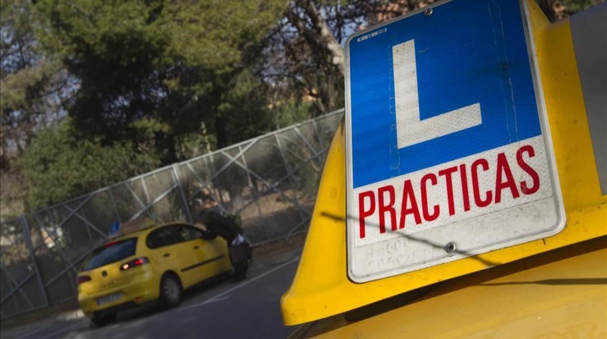 Logotipo de prácticas de autoescuela.