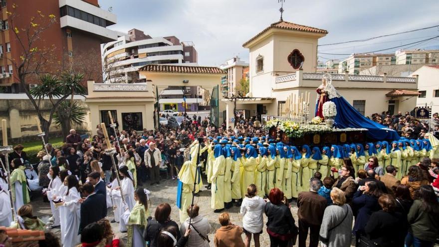 Procesión de la Virgen del Buen Camino en el interior del colegio.