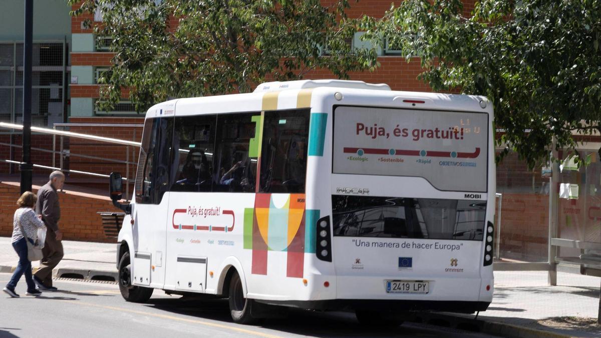 Imagen de archivo de un autobús urbano en Ontinyent.