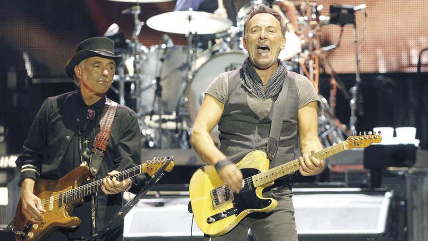 Bruce Springsteen, en un momento de su actuación del sábado. // Efe