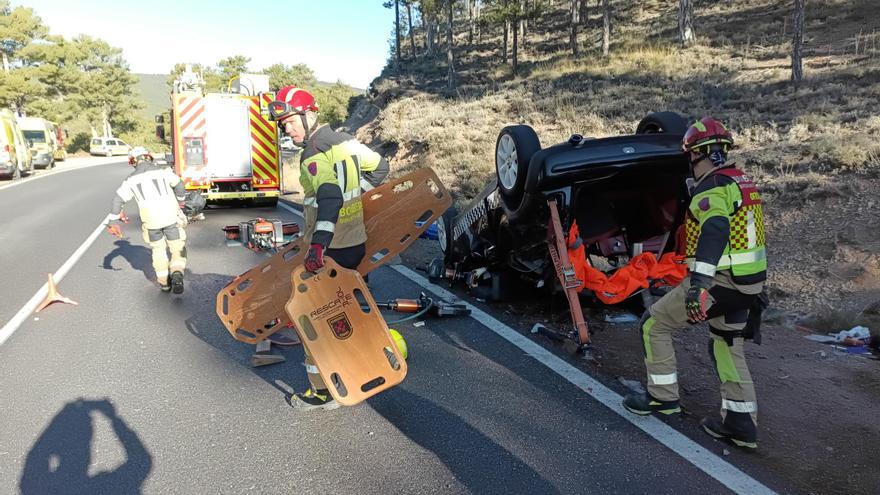 Un muerto y dos heridos graves en un accidente de tráfico en Mora de Rubielos