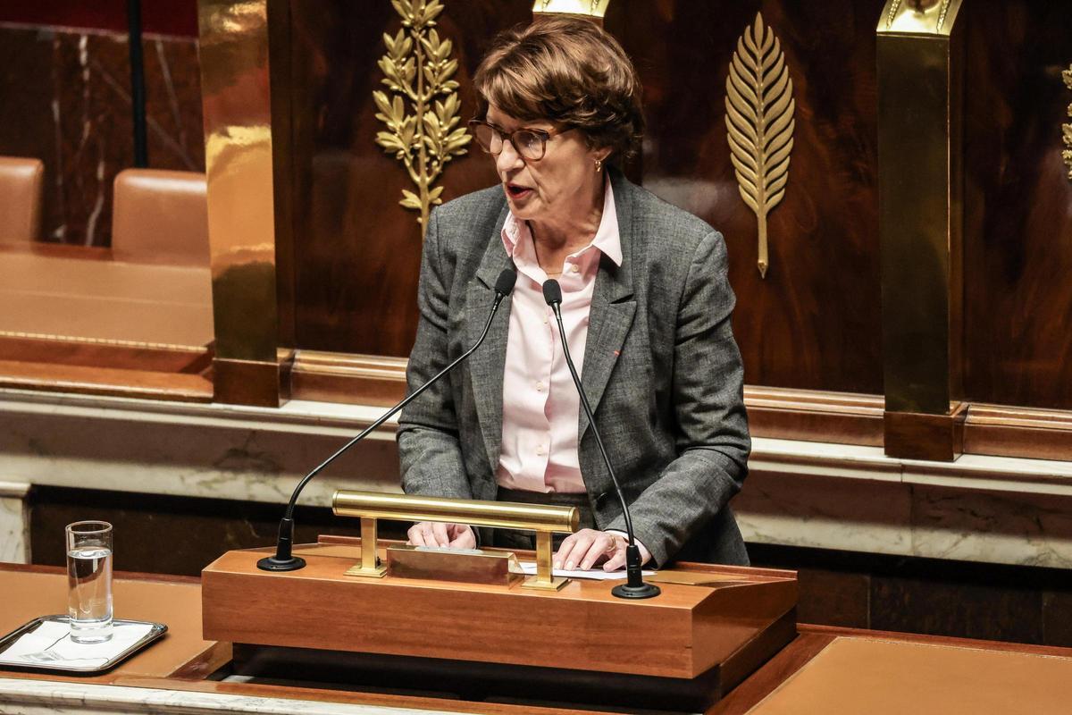 La ministra francesa de Agricultura, Annie Genevard, durante su intervención ante la Asamblea Nacional, este martes.