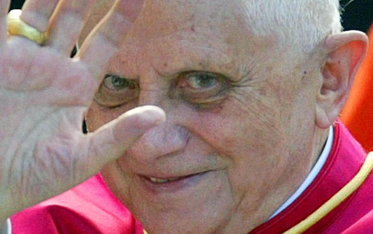 El papa Benedicto XVI, en la basílica de San Pablo, en Roma, el 25 de abril del 2005.